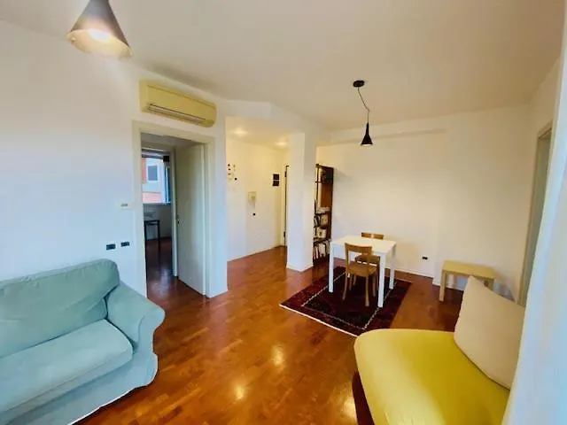 הוילה בולוניה Santorsola House 0*,